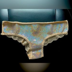 VS Pink low rise hip hugger panty size S. Lace back detail NWT